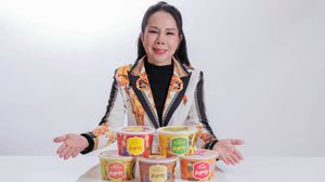 ตำนานโรงงานน้ำปลาร้าแม่ประกาศรีเทิร์น “พี่กบ สุกัญญา” ลุกขึ้นใหม่ เปิดเกมรุกส่ง “ขนมจีนแบรนด์แม่ย่า” เขย่าตลาดอาหารสำเร็จรูปไทย