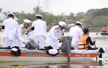 ผู้ว่าฯ พะเยา อัญเชิญเถ้าดอกไม้จันทน์ลอยน้ำ