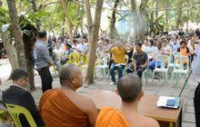 ชาวบ้านประท้วงขับไล่เจ้าอาวาส อ้างบริหารวัดไม่โปร่งใส