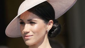 แฟชั่นแบบนี้ก็มีด้วย! สาวอเมริกันแห่สัก รอยกระ แบบ เมแกน มาร์เคิล