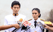 “มัดหมี่” ควงสามี ถวายสักการะพระบรมศพ