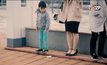 ทดสอบเด็กญี่ปุ่นเมื่อเห็นคนทำกระเป๋าเงินหล่น