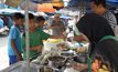 ตลาดรอมฎอนในพื้นที่อำ​เภอสุไหงปาดีคึกคัก
