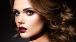 มาดู!! 5 ไอเทมควรมีในกระเป๋าเครื่องสำอาง ถ้าอยากเป็น สาย ฝ. ตัวจริง