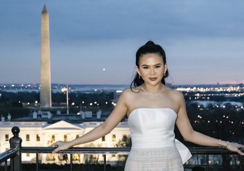 ไอคอนแฟชั่นนิสต้าสาวไทย ป่าน ณิชาภัทร ดันผ้าไทยซอฟต์พาวเวอร์ ประกบสตรีหมายเลขหนึ่ง