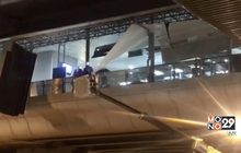 ฝ้าหลังคาสถานีรถไฟฟ้าสีม่วงพังหลังฝนกระหน่ำ