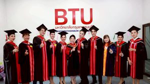 ทูลกระหม่อมหญิงอุบลรัตนราชกัญญา สิริวัฒนาพรรณวดี พระราชทานปริญญาบัตรแก่ผู้สำเร็จการศึกษาจากมหาวิทยาลัยกรุงเทพธนบุรี