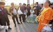 พระธรรมกายส่งเสบียงแต่เช้าผ่านประตู 5 และ 6