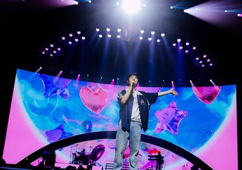 มวลความรัก ล้นอิมแพค!! “โด คยองซู” ระเบิดพลังเสียง โอบกอดทุกหัวใจ ในคอนเสิร์ต “2025 DOH KYUNG SOO ASIA CONCERT TOUR ”