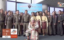 ตม.กระบี่ แต่งหนุมานต้อนรับนักท่องเที่ยวจีน