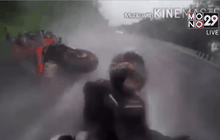 นาทีชีวิตหนุ่มขี่บิ๊กไบค์ล้มคว่ำ