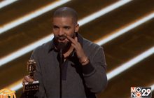 “Drake” คว้า 13 รางวัล งาน Billboard Music Awards