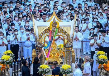 9 พฤศจิกายน วันเกิดพระพรหม คนไทย-ต่างชาติ เข้าร่วมพิธีคับคั่ง สี่แยกราชประสงค์