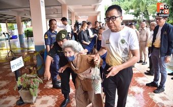 เลขา กกต. ลงพื้นที่อำเภอขุนหาญและอำเภอภูสิงห์ จังหวัดศรีสะเกษ ติดตามการลงคะแนนเลือกตั้งซ่อม