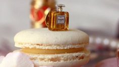 น้ำหอม ขวดจิ๋วและเป็นเข็มกลัดติดเสื้อ By ชาแนล – มิส ดิออร์ น่ารักเว่อร์!