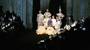 HOOK’S ทำคอลเลคชั่น เล่าเรื่องในหลวงในดวงใจ ตั้งแต่ประสูติจนสวรรคต ร้อยเป็นเรื่องราวผ่านเสื้อผ้า