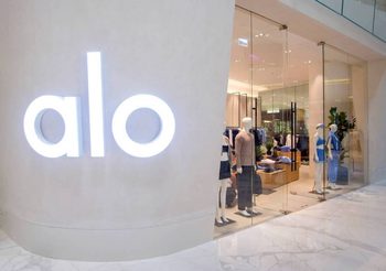 ไอคอนสยาม เสริมทัพแบรนด์ระดับโลก เปิดตัว Alo แฟล็กชิปสโตร์แห่งแรกในย่านฝั่งธนบุรีใหม่ในไทย ตอกย้ำจุดหมายปลายทางแฟชั่น–เวลเนสระดับโลกริมฝั่งแม่น้ำเจ้าพระยา