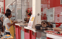 ผู้ปกครองแห่พึ่งโรงรับจำนำ