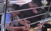ชาวจีนฉวยจังหวะพนักงานเผลอขโมยทอง 6 บาท
