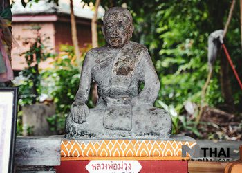 กราบหลวงพ่อม่วง วัดพร้าว วัดโบราณ สุพรรณบุรี