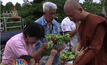 พุทธศาสนิกชนร่วมทำบุญ แห่เทียนพรรษาชื่นมื่น