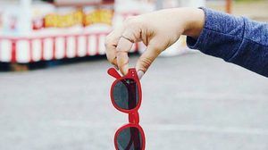 เคล็ดลับ เลือกแว่นตา ให้เข้ากับเบ้าหน้า แถมมีสไตล์เสริมลุคให้ตัวเองแบบไม่เอาท์