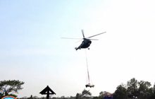 ฮ.MI-17 ขนแทรกเตอร์ดับไฟป่าภูกระดึง