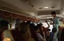 รถบัสทัวร์ “ทุ่งสังหาร – คุกโตลสเลง” ในกัมพูชา