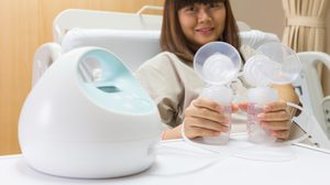 วิธีรับ นมแม่บริจาค ให้ปลอดภัยทั้งคนรับ สบายใจทั้งคนมอบ