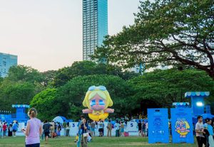 ททท. ตอกย้ำความสำเร็จ “Saneh Art by Songkran Festival 2026” อีเวนต์สงกรานต์สายอาร์ตสุดครีเอทีฟใจกลางกรุง พร้อมชวนต่อเนื่องเก็บภาพแลนด์มาร์กคาแรกเตอร์อาร์ตได้ถึง 30 เมษายนนี้