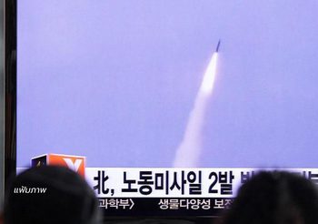 เปิดคลิป เกาหลีเหนือยิงขีปนาวุธ ‘กดดันสหรัฐฯ’