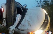 กระบะหลุดโค้งชนเสาไฟฟ้าคนขับเสียชีวิต