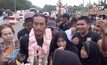 ชาวยะลาต้อนรับ “ตูน บอดี้สแลม” วิ่งระดมทุนกลางสายฝน