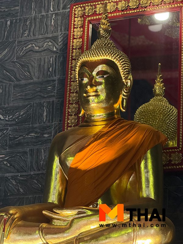 พระประธานในอุโบสถ