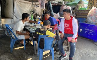ดร.ศิลป์ ลุยตลาดสด พบคนรุ่นใหม่อยากยกเลิกเกณฑ์หาร ยันทุกนโยบายทำได้จริง