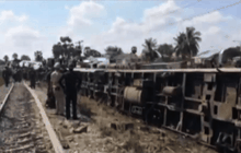 รถไฟตกรางหลังชนรถบรรทุกวัว จ.เพชรบุรี