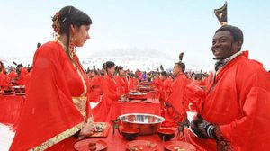 รักเรา ไม่หนาวเล๊ยยยย พิธีแต่งงานหมู่ ติดลบ 3 องศา เองเบาะๆ