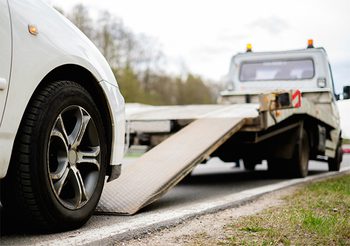 รถเสียกลางทาง! ชี้ชัด 4 ข้อดีของการเรียกรถลาก เมื่อรถคู่ใจคุณเกิดปัญหา
