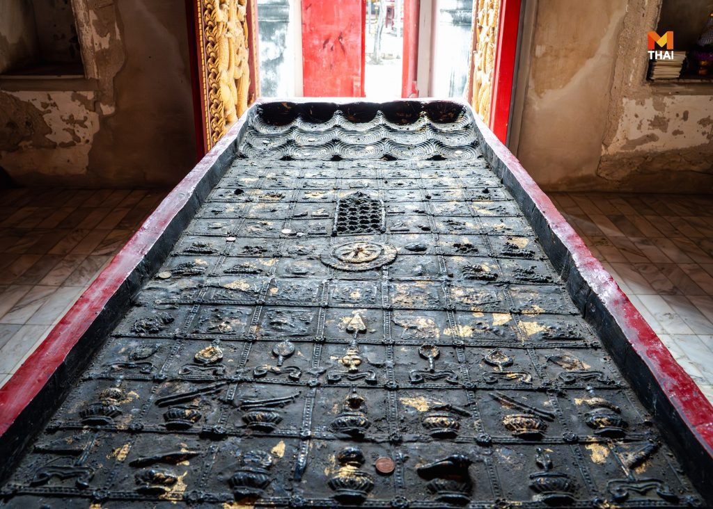 รอยพระพุทธบาทจำลอง