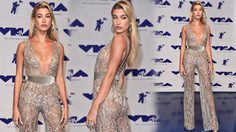 Hailey Baldwin ในชุดซีทรูแนบเนื้อ เปล่งออร่ากลางงาน MTV VMAs 2017
