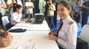 ใหม่ สุวัฒนา จันทะเลิศ สวยครบเครื่อง ผู้สมัคร นักบินหญิง ทหารอากาศ คนแรก