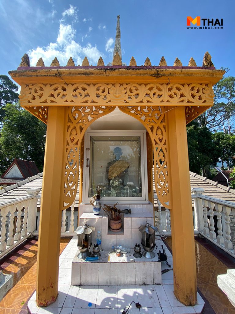 รูปหล่อพระครูทีปาจารคุณารักษ์