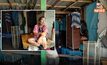 อ่วมหนัก! ชาวบ้านซอยรังสิต-นครนายก 25 ทำเพิงชั่วคราว – นอนบนแผ่นโฟม หลังได้รับผลกระทบจากน้ำท่วม