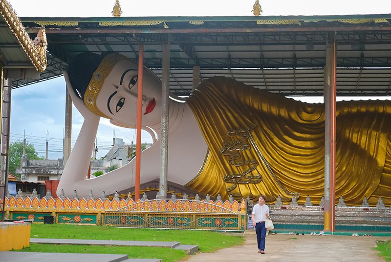 พระนอนตาหวาน