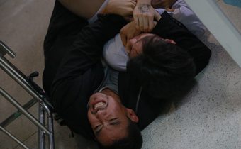 การเผชิญหน้าของ “สารวัตรเชลียง” กับ “เล็กขาว” ในซีรีส์ “หัวใจและไกปืน”