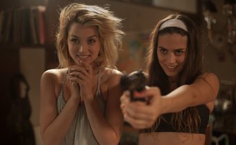 “คีอานู รีฟส์” ต้อนรับสาวโฉดในหนังใหม่ Knock Knock