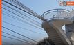 ชาวบ้านร้องฯ สายไฟฟ้า! ทะลุสะพานลอยหน้าโรงเรียน