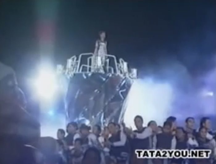 ทาทา โชว์ร้องเพลงในพิธีเปิดกีฬาเอเชียนเกมส์ ครั้งที่ 13 