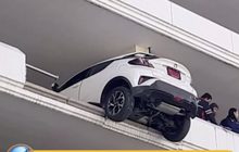 สาว’ป้ายแดง’เหยียบคันเร่งผิดหวิดตกตึก