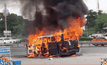 ไฟไหม้ปริศนารถตู้หรู กลางถนน “รังสิต-นครนายก”